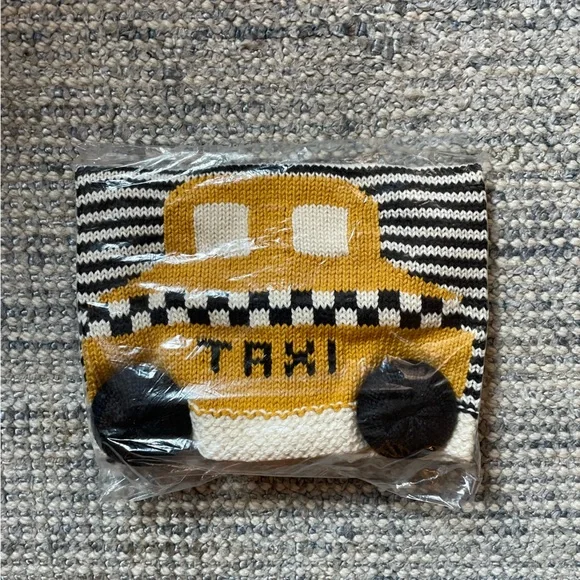 Estella NYC gift set: taxi blanket, pretzel and hot dog toys - Picture 5 of 11